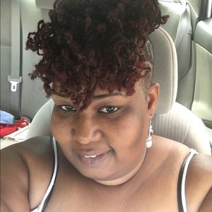 Meet your Posher, Ayonna